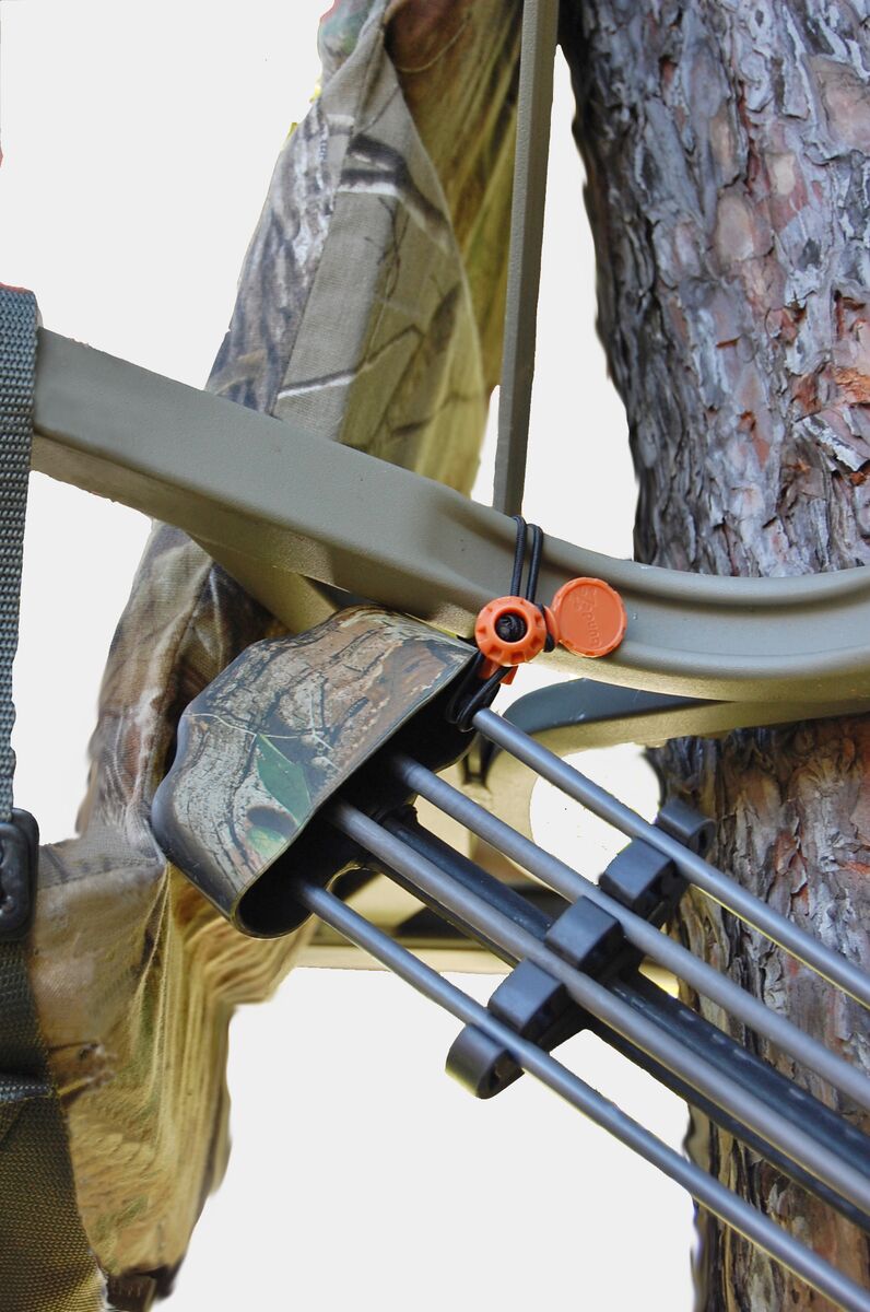 Quiver tied to treestand